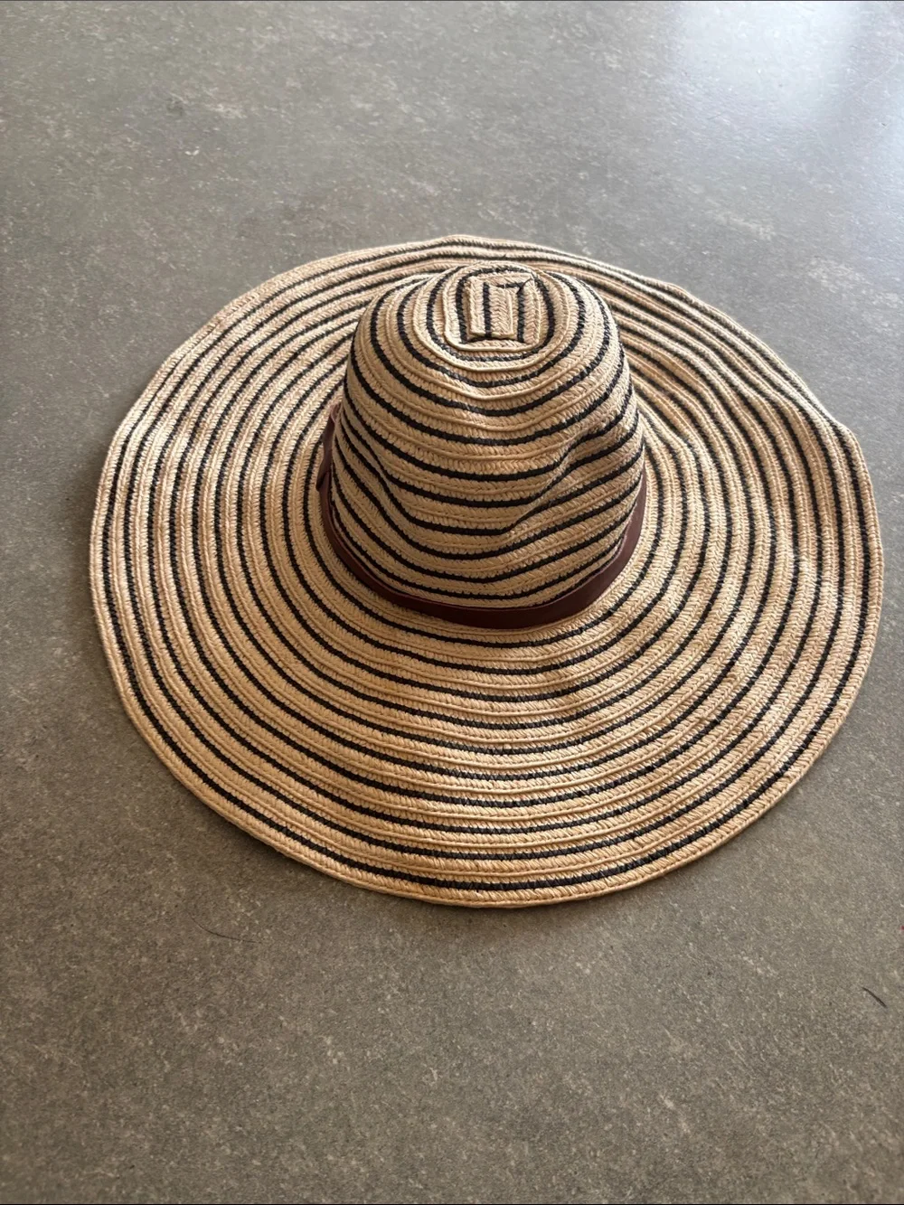 lululemon athletica Striped Wide-Brim Straw Sun Hat in Natural and Black